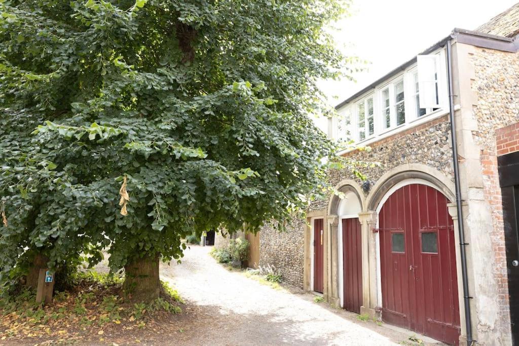 Central Medieval Grid Unique Home With Gated Parking Bury St. Edmunds Экстерьер фото