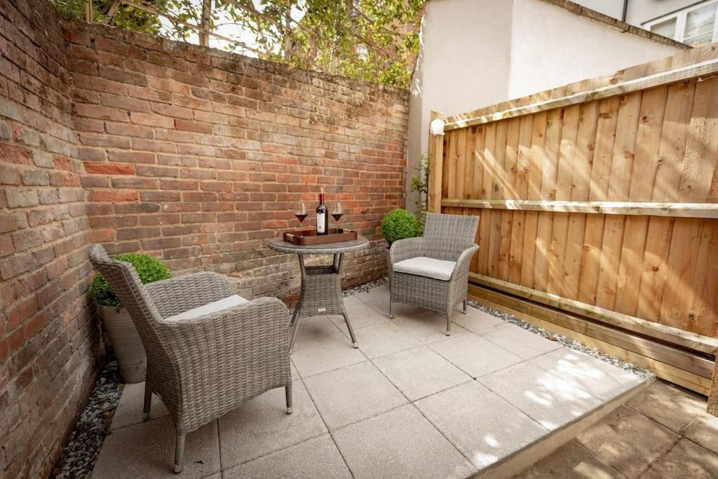 Central Medieval Grid Unique Home With Gated Parking Bury St. Edmunds Экстерьер фото